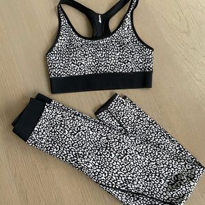 ULTRA COR SIZE SMALL SPORTS BRA AND LEGGINGS